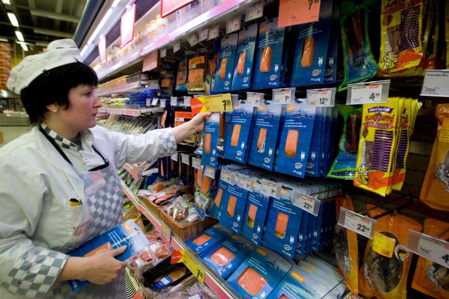 Tyrimai rodo, kad prekybos tinklų ženklais žymimus produktus žmonės renkasi dėl to, kad jie vidutiniškai 49% pigesni nei gamintojų prekių ženklų produktai. VLADIMIRO IVANOVO (VŽ) NUOTR.