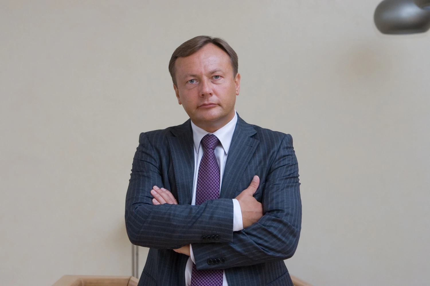 Osvaldas Čiukšys, Pramonininkų konfederacijos generalinio direktoriaus pavaduotojas:
„Realus migracijos politikos vaizdas negerina mūsų šalies reitingų. Jie darbo rinkos atvirumo srityje nuolat yra žemiausi.“