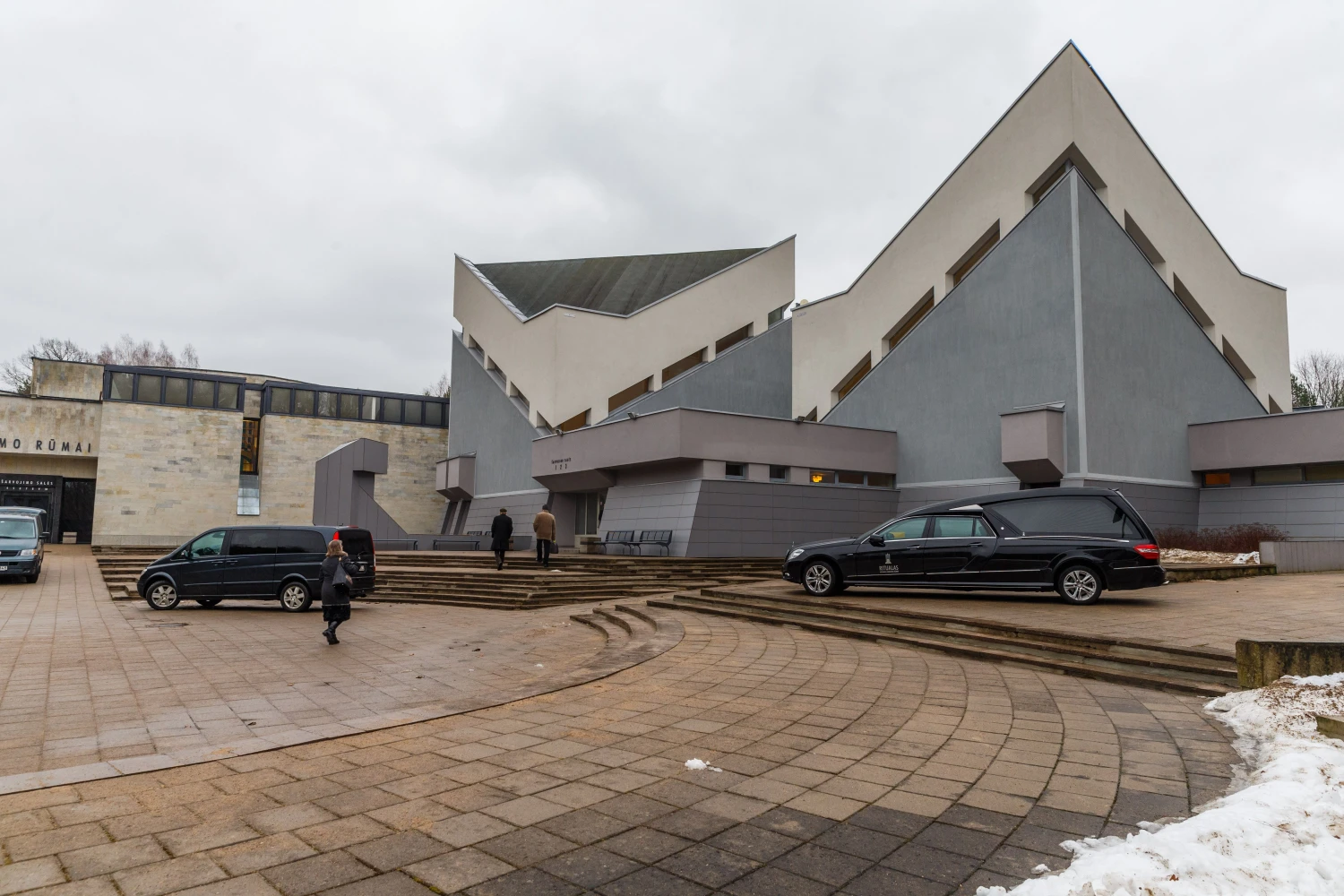 Teigiama, kad įrengus krematoriumą Vilniaus laidotuvių rūmuose sumažėtų kremavimo paslaugų kaina, tačiau savivaldybė gali nesutikti, kad toks įrenginys atsirastų netoli gyvenamųjų namų, saugomų teritorijų ir istorinio paveldo objektų. Vladimiro Ivanovo (VŽ) nuotr.