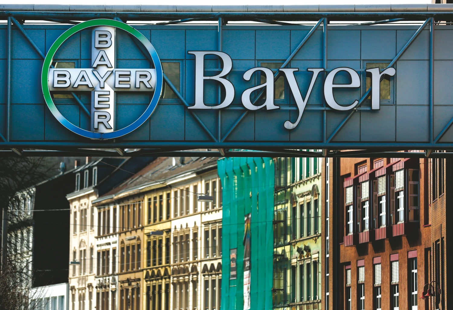 Jeigu sandoris su „Monsanto“ įvyks, „Bayer“ bendrovės žemės ūkio segmentas taps didesnis už farmacijos dalį. INOS FASSBENDER („Reuters“ / „Scanpix“) nuotr.