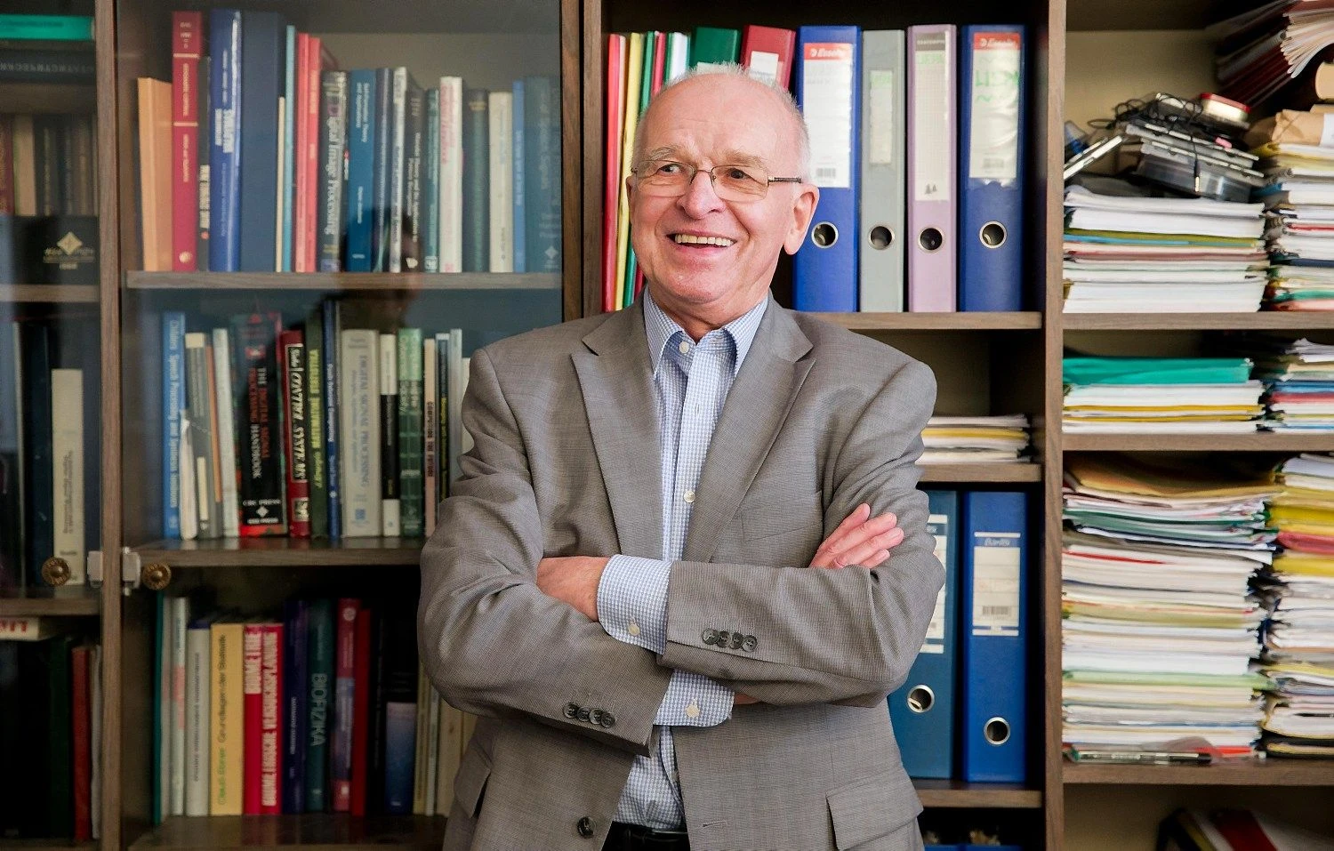 Dr. Laimutis Telksnys vis dar dirba mokslinį darbą. Jis yra Vilniaus universiteto Matematikos ir informatikos instituto Atpažinimo procesų skyriaus vyriausiasis mokslo darbuotojas, Vytauto Didžiojo universiteto Sistemų analizės katedros profesorius, UNESCO katedros „Informatika humanitarams“ vadovas. Juditos Grigelytės (VŽ) nuotr.