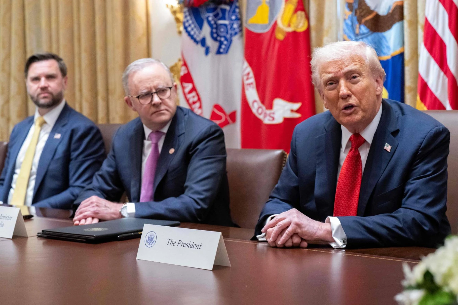 Kairėje – Australijos premjeras Anthony Albanese'is šalia JAV prezidento Donaldo Trumpo. Saulio Loebo (AFP / „Scanpix“) nuotr.