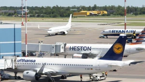 Tris tarptautinius oro uostus valdanti AB Lietuvos oro uostai šiemet tikisi rekordo, kurį lydės tolesnis augimas. Juditos Grigelytės (VŽ) nuotr. Tris tarptautinius oro uostus valdanti AB Lietuvos oro uostai šiemet tikisi rekordo, kurį lydės tolesnis augimas. Juditos Grigelytės (VŽ) nuotr.