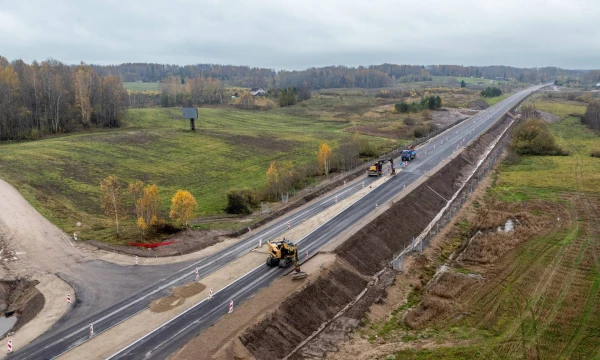 Baigiamas rekonstruoti Vilniaus–Utenos kelio ruožas. „Via Lietuvos“ nuotr. Baigiamas rekonstruoti Vilniaus–Utenos kelio ruožas. „Via Lietuvos“ nuotr.